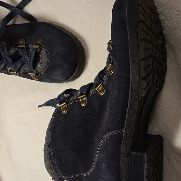 Clarks Women’s Boots Navy Blue Suede Hiking Water Resistant Size 7M - Picture 1 of 9